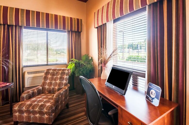 Hotel Comfort Inn And Suites