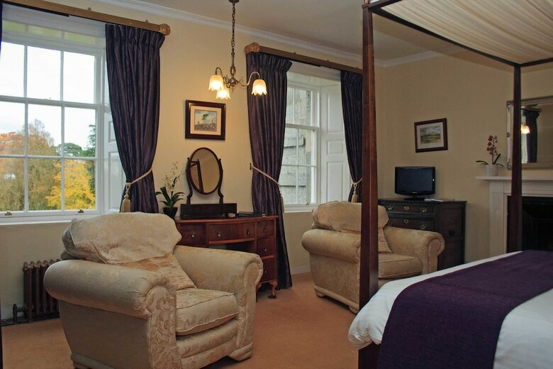 Hotel Raemoir House