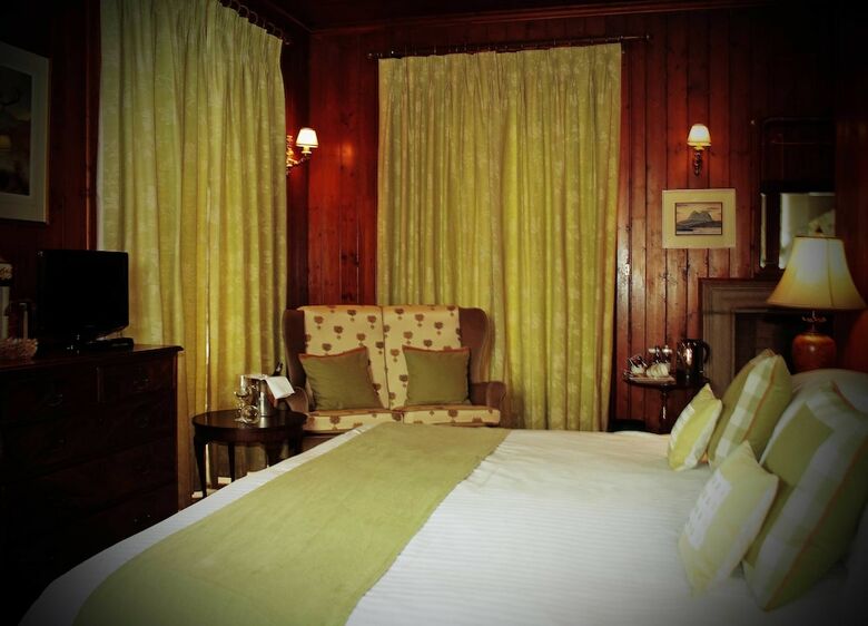 Hotel Raemoir House