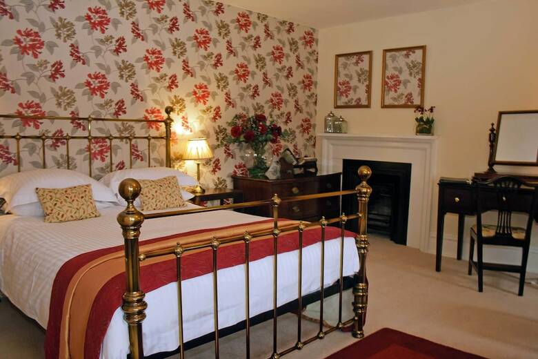 Hotel Raemoir House