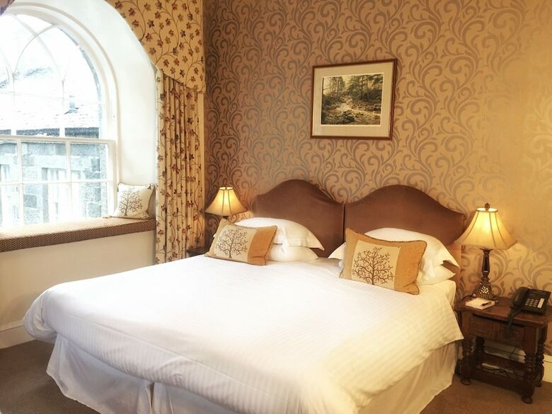 Hotel Raemoir House
