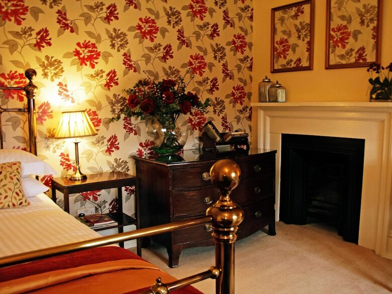 Hotel Raemoir House