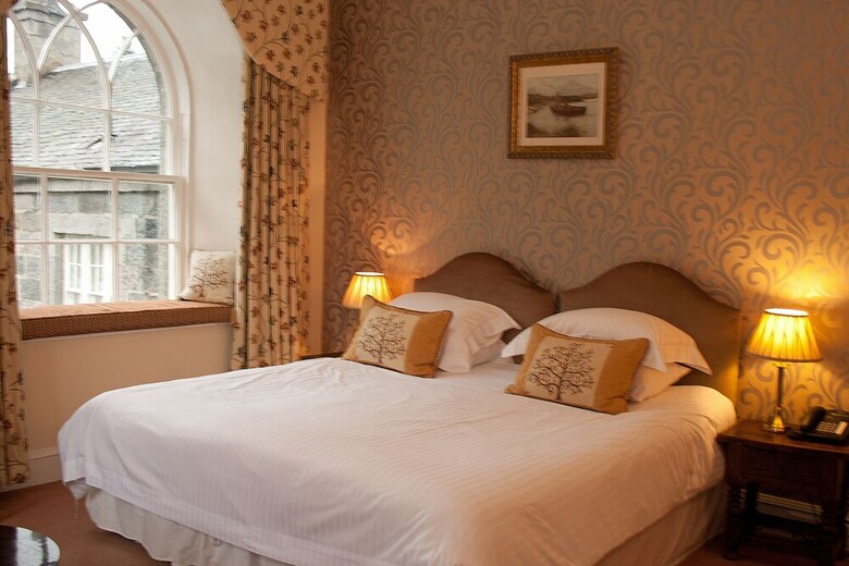 Hotel Raemoir House