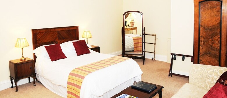 Hotel Raemoir House