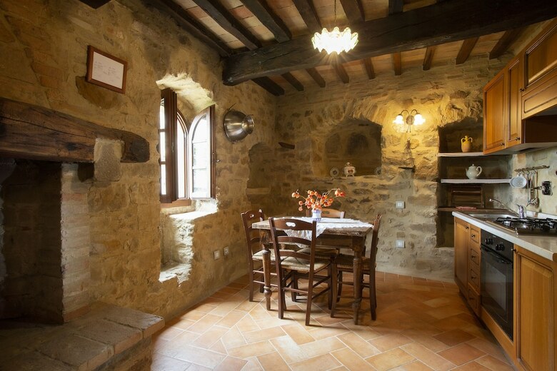 Castello Di Cisterna