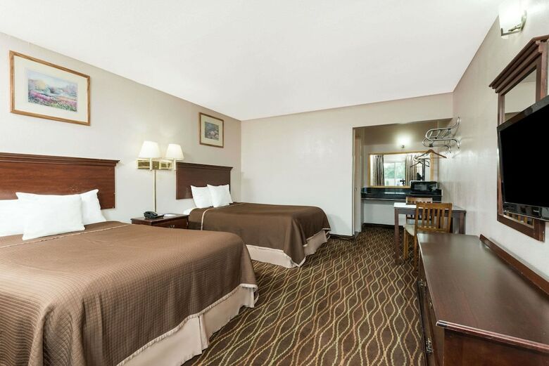 Hotel Howard Johnson By Wyndham Springfield