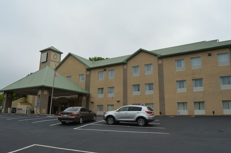 Hotel Quality Inn & Suites