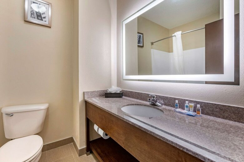 Hotel Quality Inn & Suites