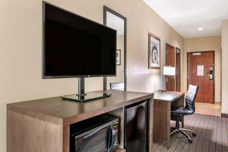 Hotel Quality Inn & Suites