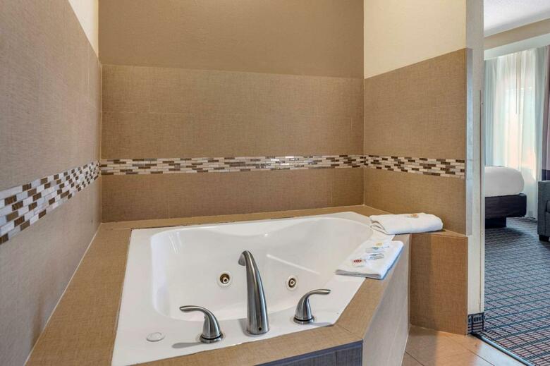 Hotel Quality Inn & Suites