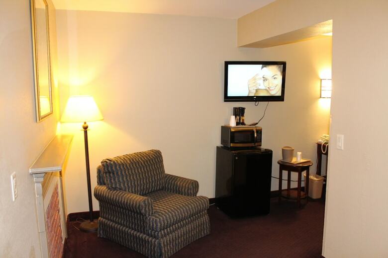 Hotel Travel Inn & Suites
