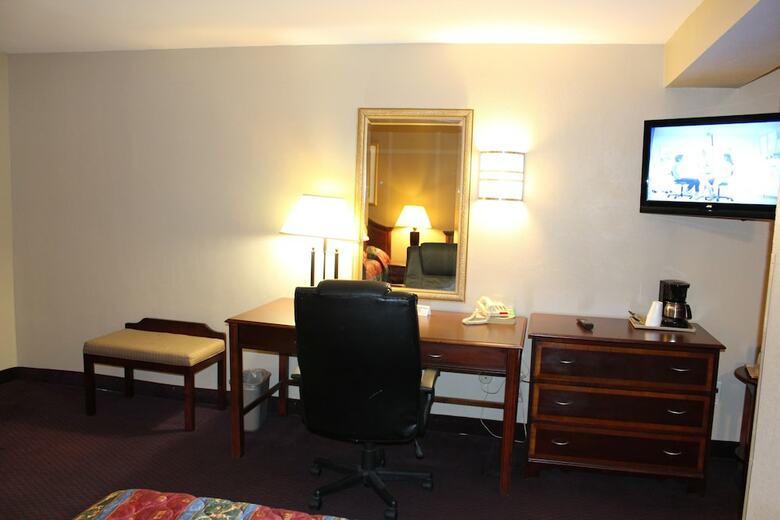 Hotel Travel Inn & Suites