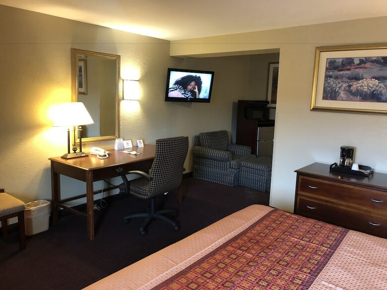 Hotel Travel Inn & Suites