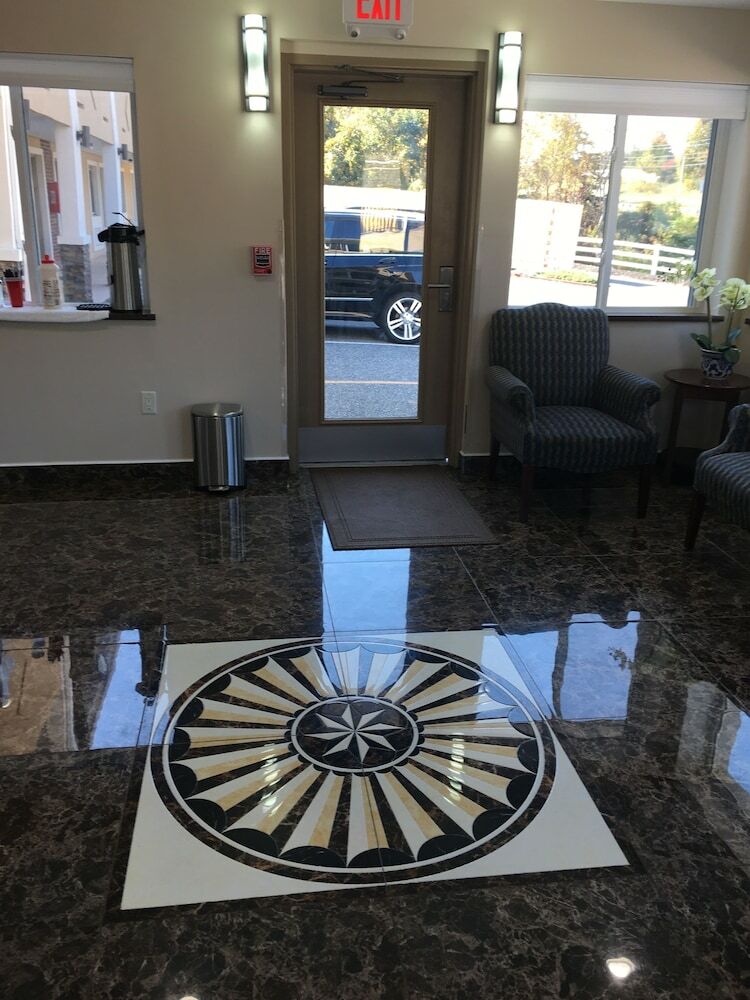 Hotel Travel Inn & Suites