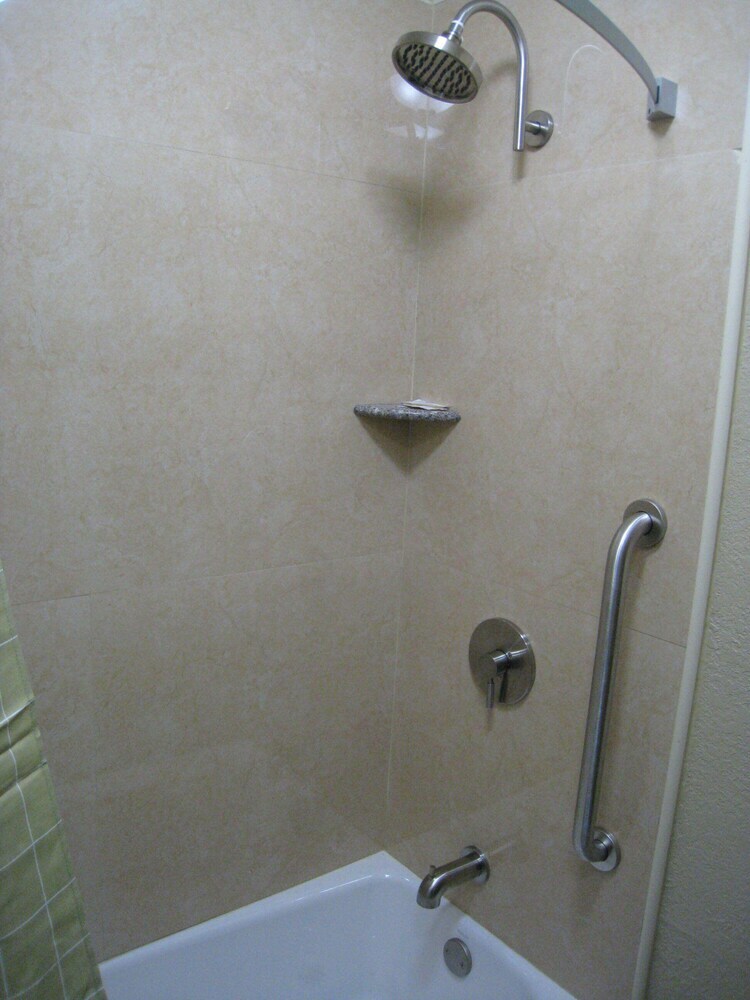 Hotel Travel Inn & Suites