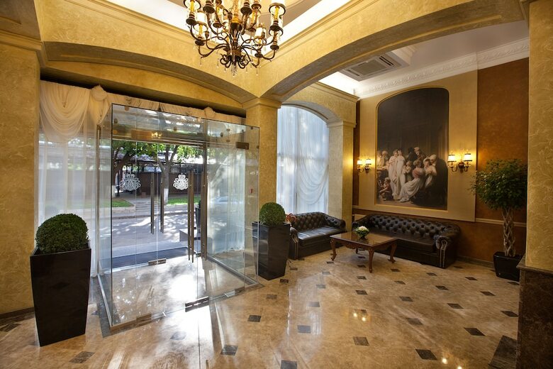 Aleksandrovskiy Hotel