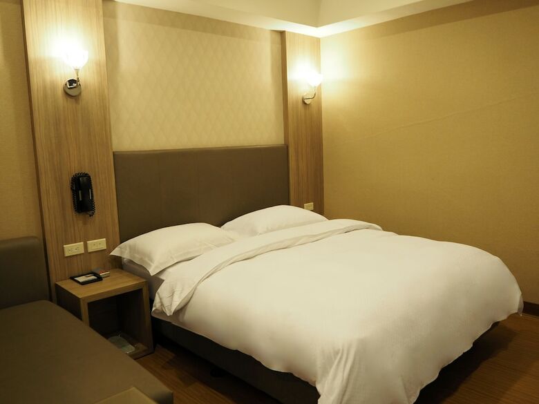 The Riverside Hotel International