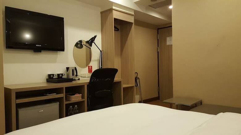 The Riverside Hotel International