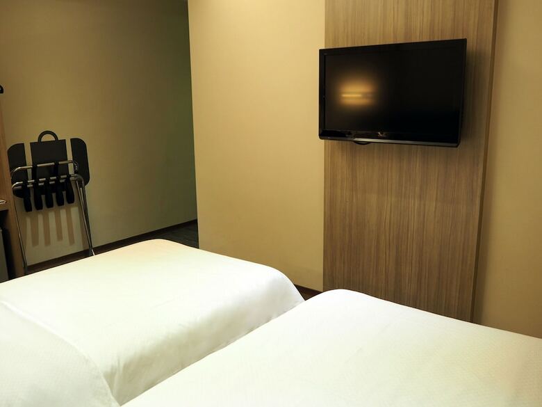 The Riverside Hotel International