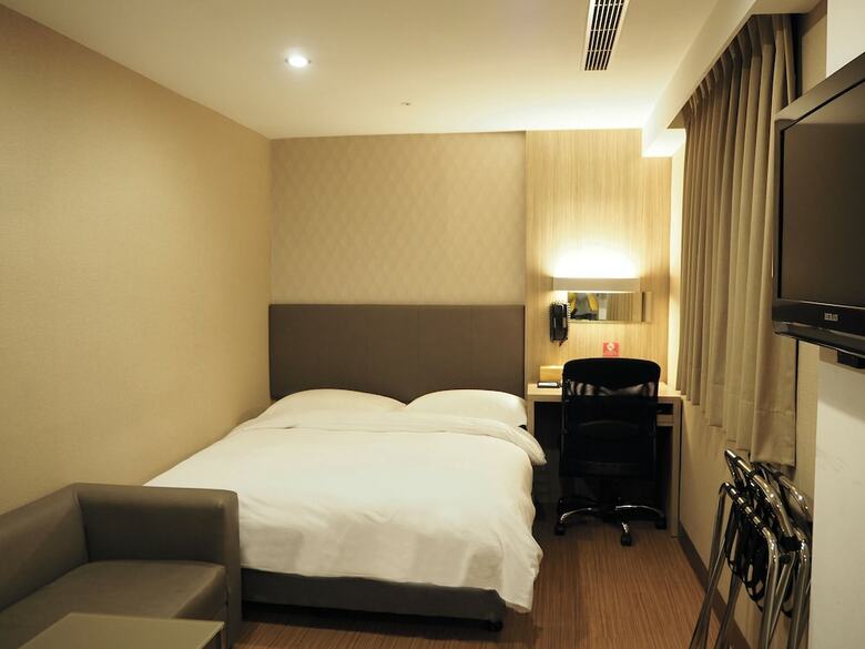 The Riverside Hotel International