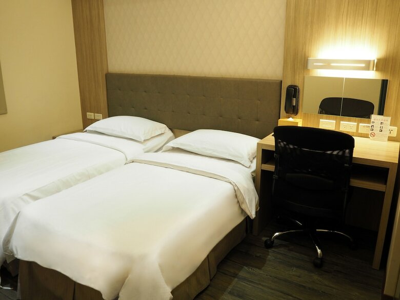The Riverside Hotel International
