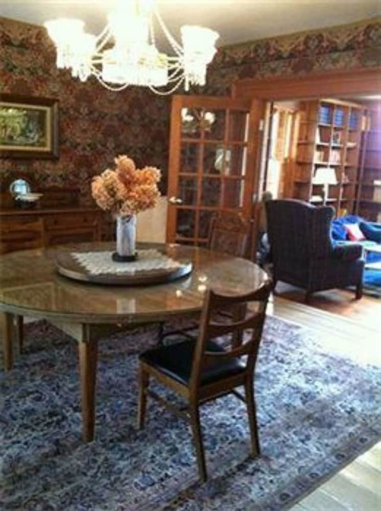 Bed & Breakfast The Willow Tree Inn