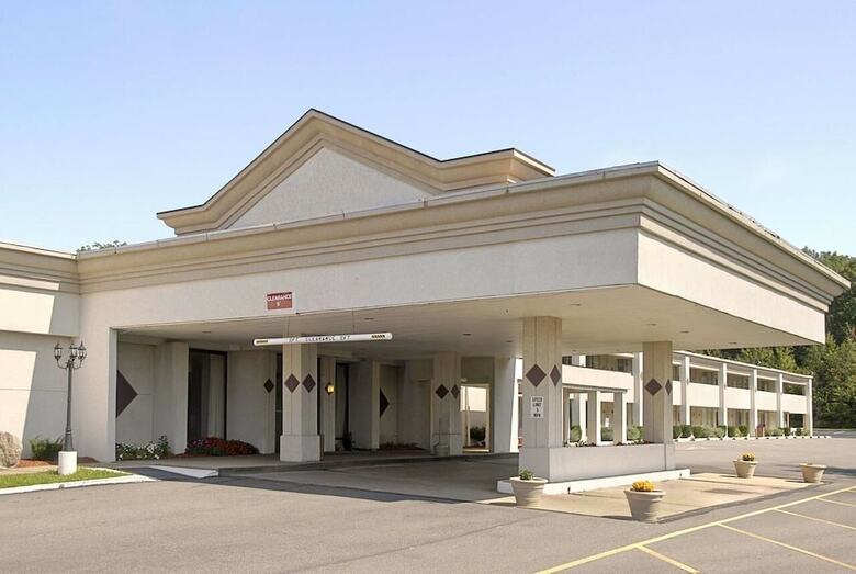 Hotel Red Carpet Inn Hazleton