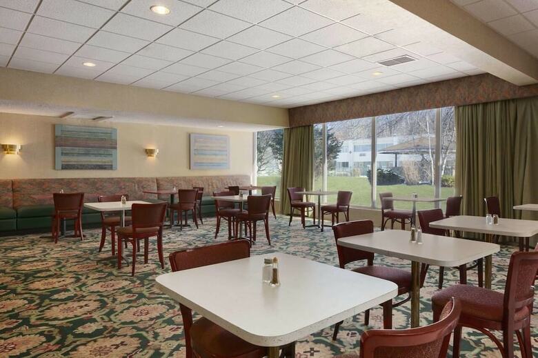 Hotel Red Carpet Inn Hazleton