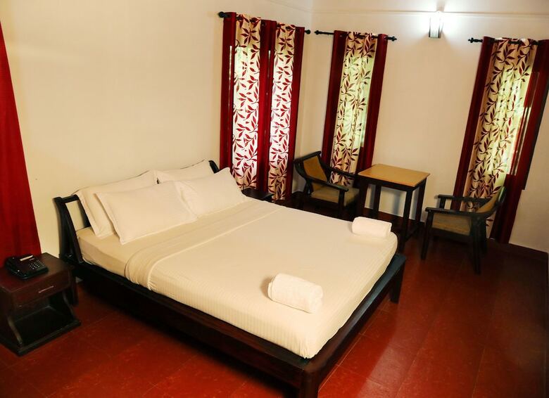 Hotel Crescent Residency