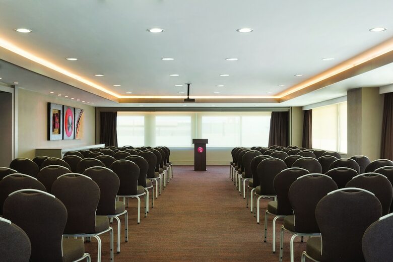 Ramada Hotel & Suites By Wyndham Kemalpasa Izmir