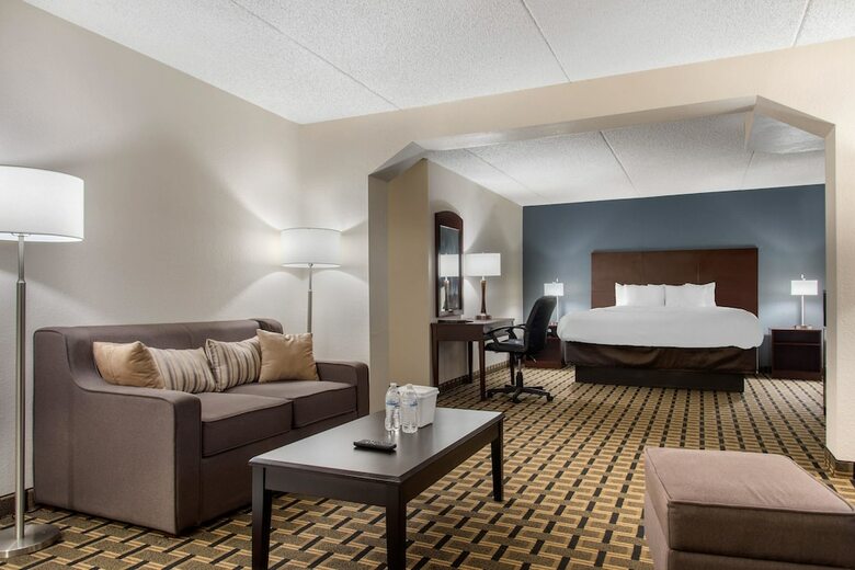 Hotel Quality Inn & Suites