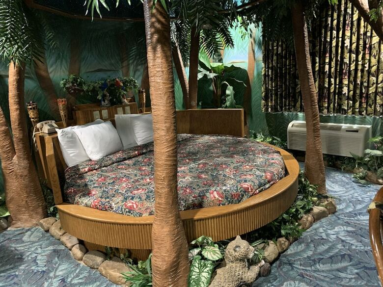 Hotel Designer Inn & Suites