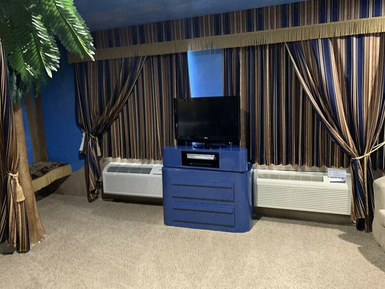 Hotel Designer Inn & Suites