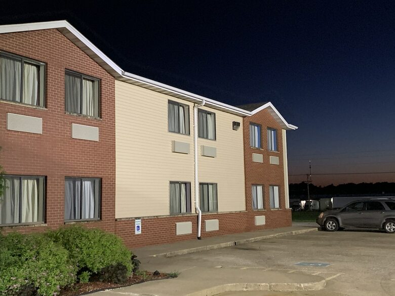 Hotel Designer Inn & Suites