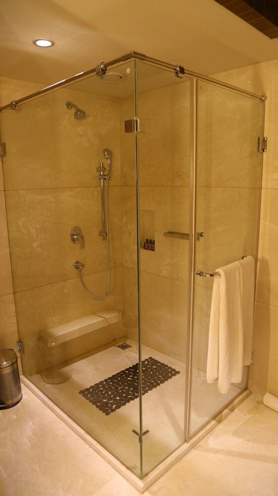 Hotel The Lalit Chandigarh