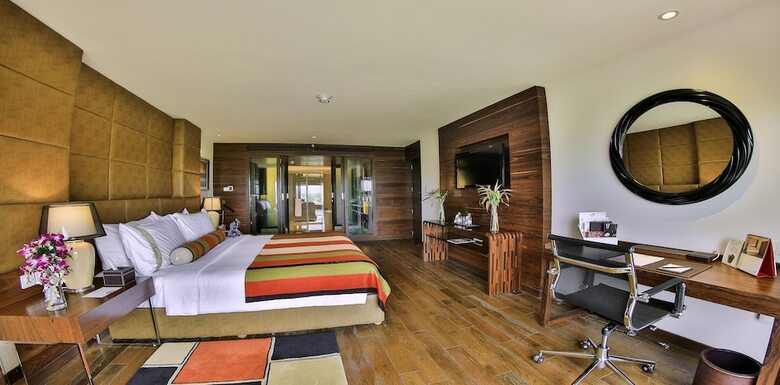 Hotel The Lalit Chandigarh