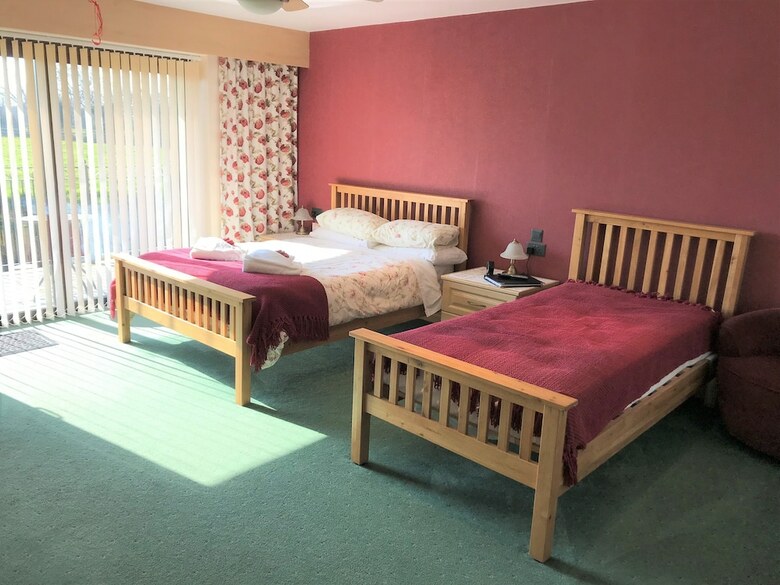 Bed & Breakfast Double-gate Farm