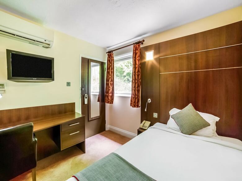 Oyo Flagship The Bridge House Hotel