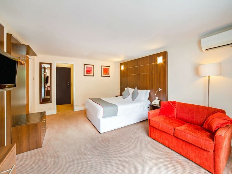 Oyo Flagship The Bridge House Hotel