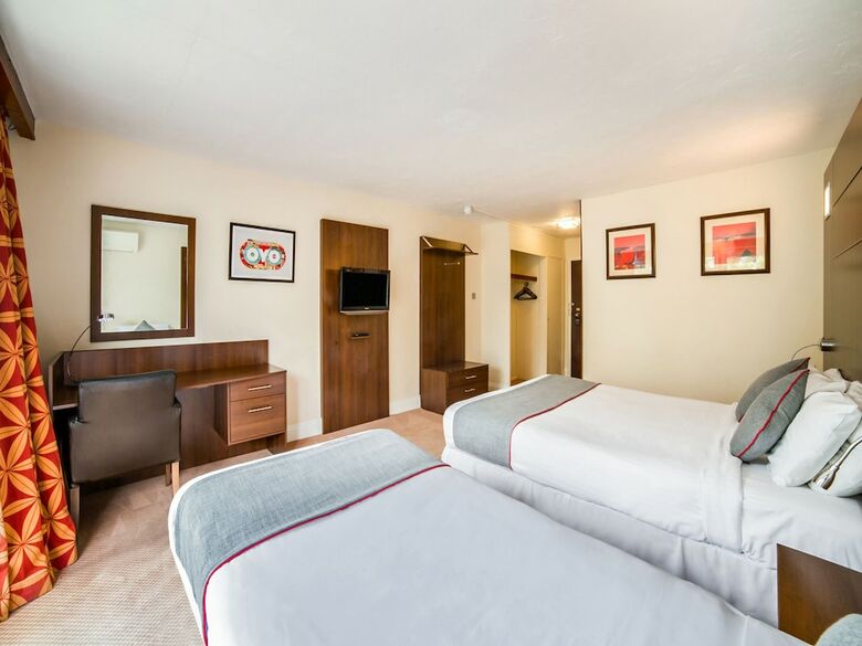 Oyo Flagship The Bridge House Hotel