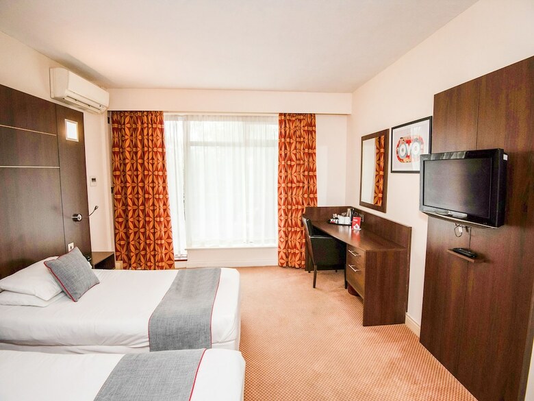 Oyo Flagship The Bridge House Hotel