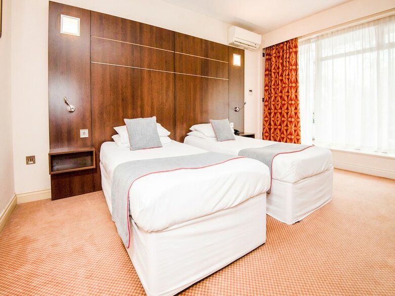 Oyo Flagship The Bridge House Hotel