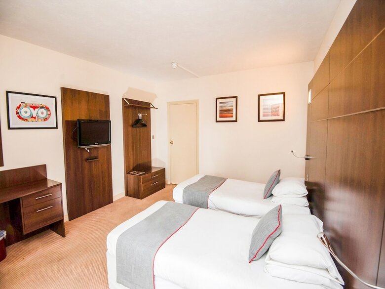 Oyo Flagship The Bridge House Hotel
