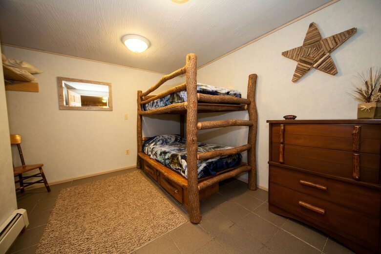 Motel Log Cabin Lodge & Suites
