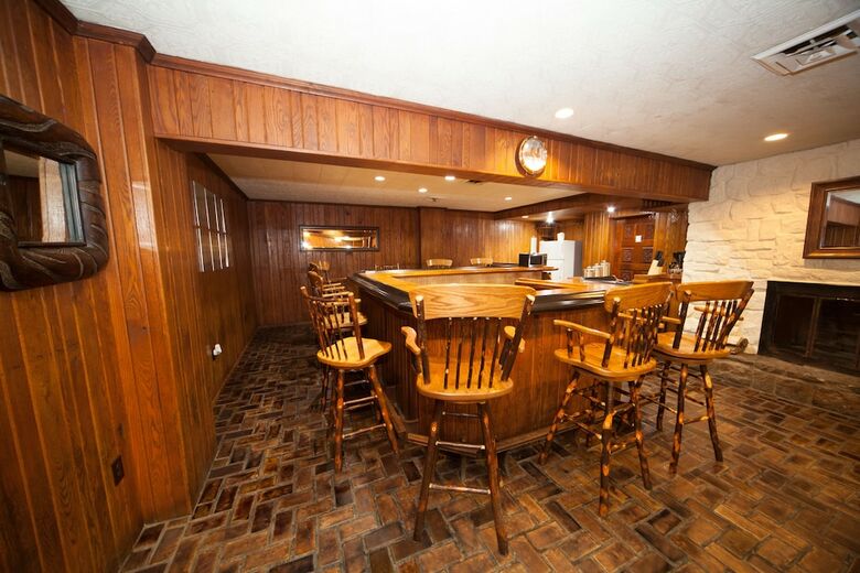 Motel Log Cabin Lodge & Suites