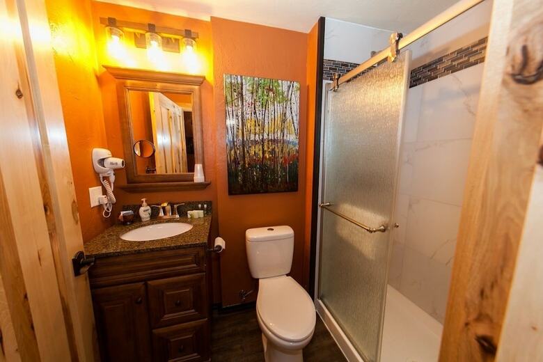 Motel Log Cabin Lodge & Suites