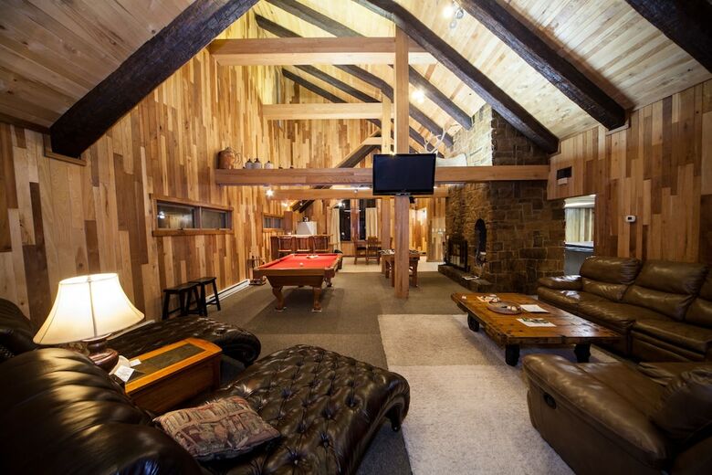 Motel Log Cabin Lodge & Suites