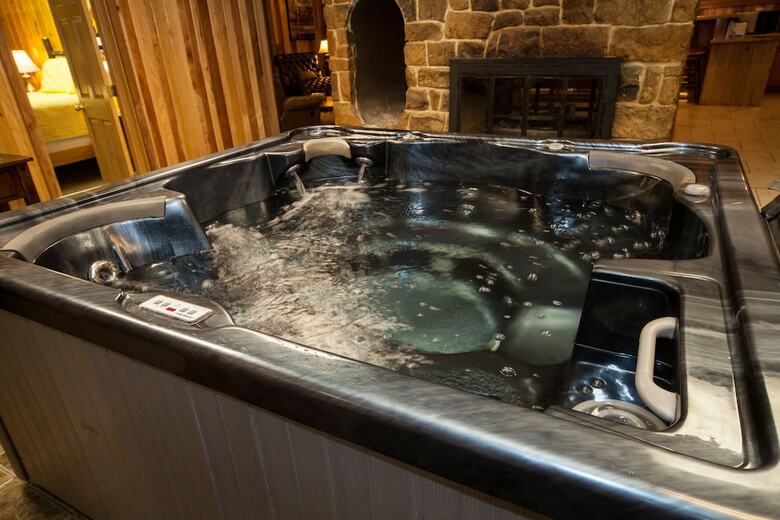 Motel Log Cabin Lodge & Suites