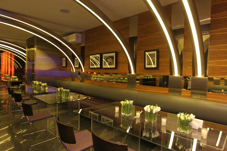 Warwick Stone 55 Hotel