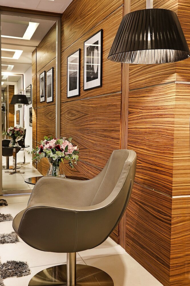 Warwick Stone 55 Hotel